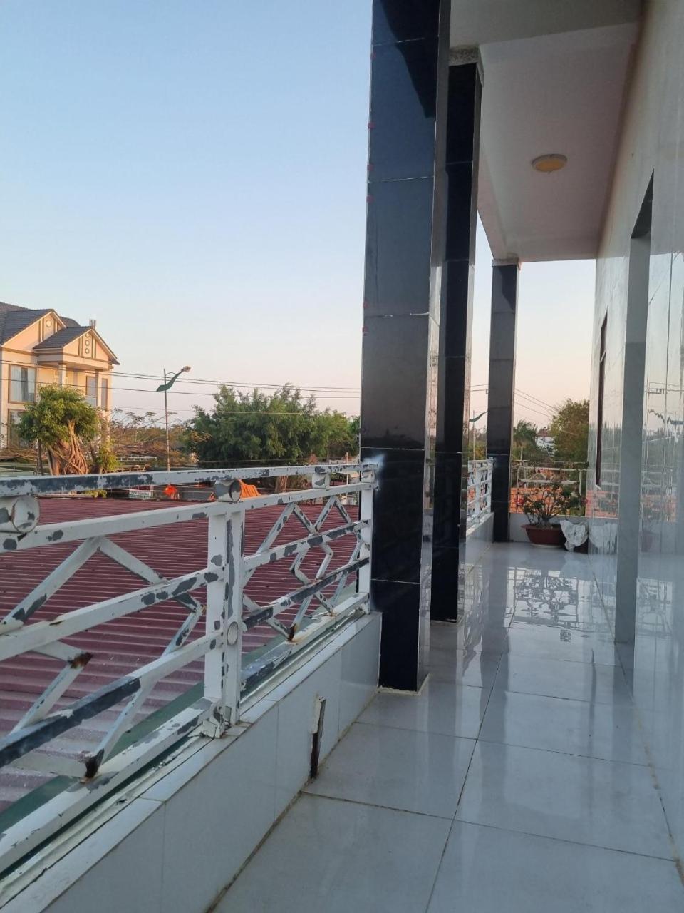 Khách sạn Ngọc Quỳnh La Gi Esterno foto